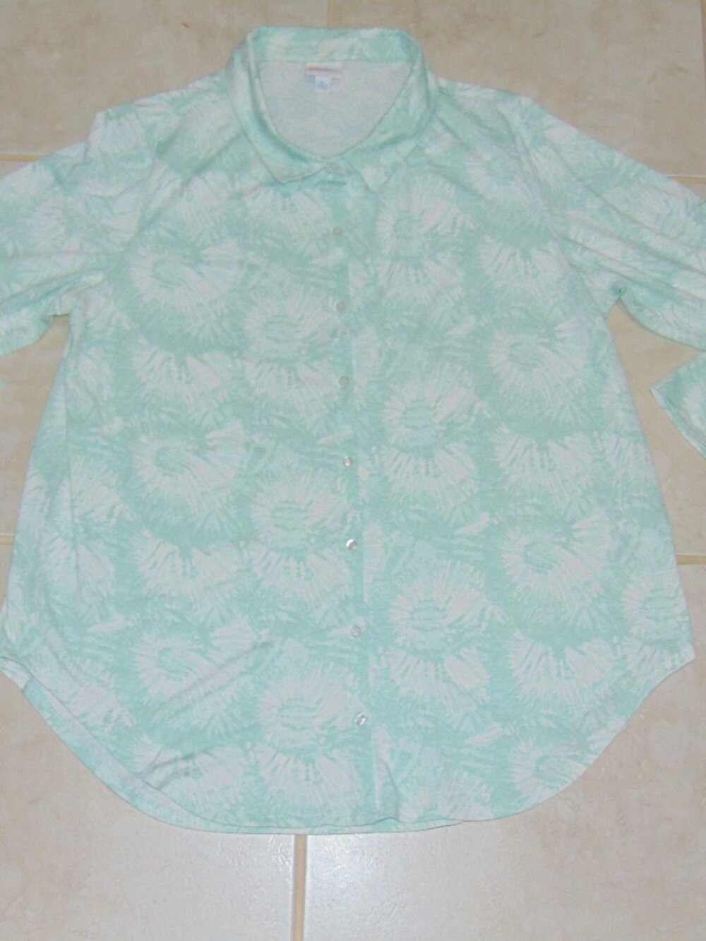 Lularoe Valentina Top Button Women Shirt Size XL Long Sleeve Green Polyester